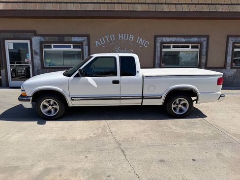 Used 2000 Chevrolet S10 Pickup LS w/ Preferred Equipment Group RWD image 6