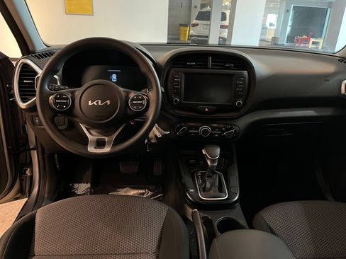 Used 2025 Kia Soul LX w/ LX Technology Package FWD image 33