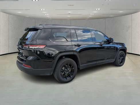 Used 2025 Jeep Grand Cherokee L Laredo image 3