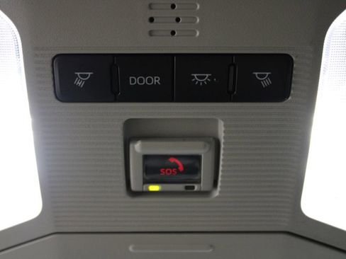 Used 2022 Toyota RAV4 LE FWD image 32