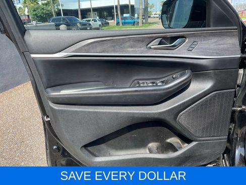 Used 2023 Jeep Grand Cherokee L Limited AWD/4WD image 13