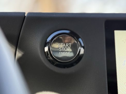 Used 2025 Lexus GX 550 image 4