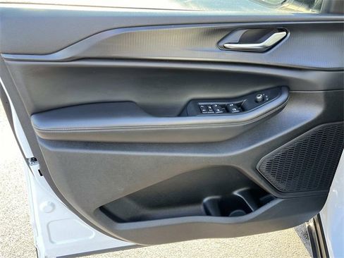 Used 2024 Jeep Grand Cherokee Altitude image 24