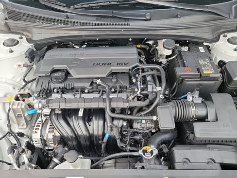 Certified 2025 Hyundai Elantra Sport image 22