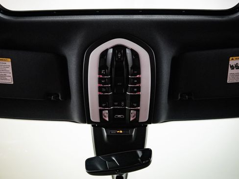 Certified 2024 Porsche Macan S AWD/4WD image 19