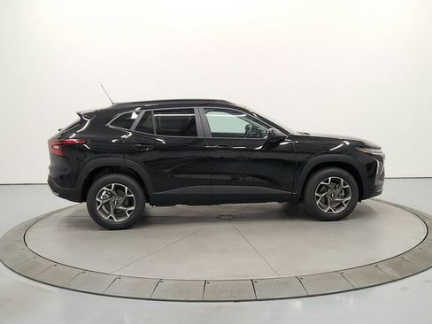New 2025 Chevrolet Trax LT w/ Driver Confidence Package FWD image 8