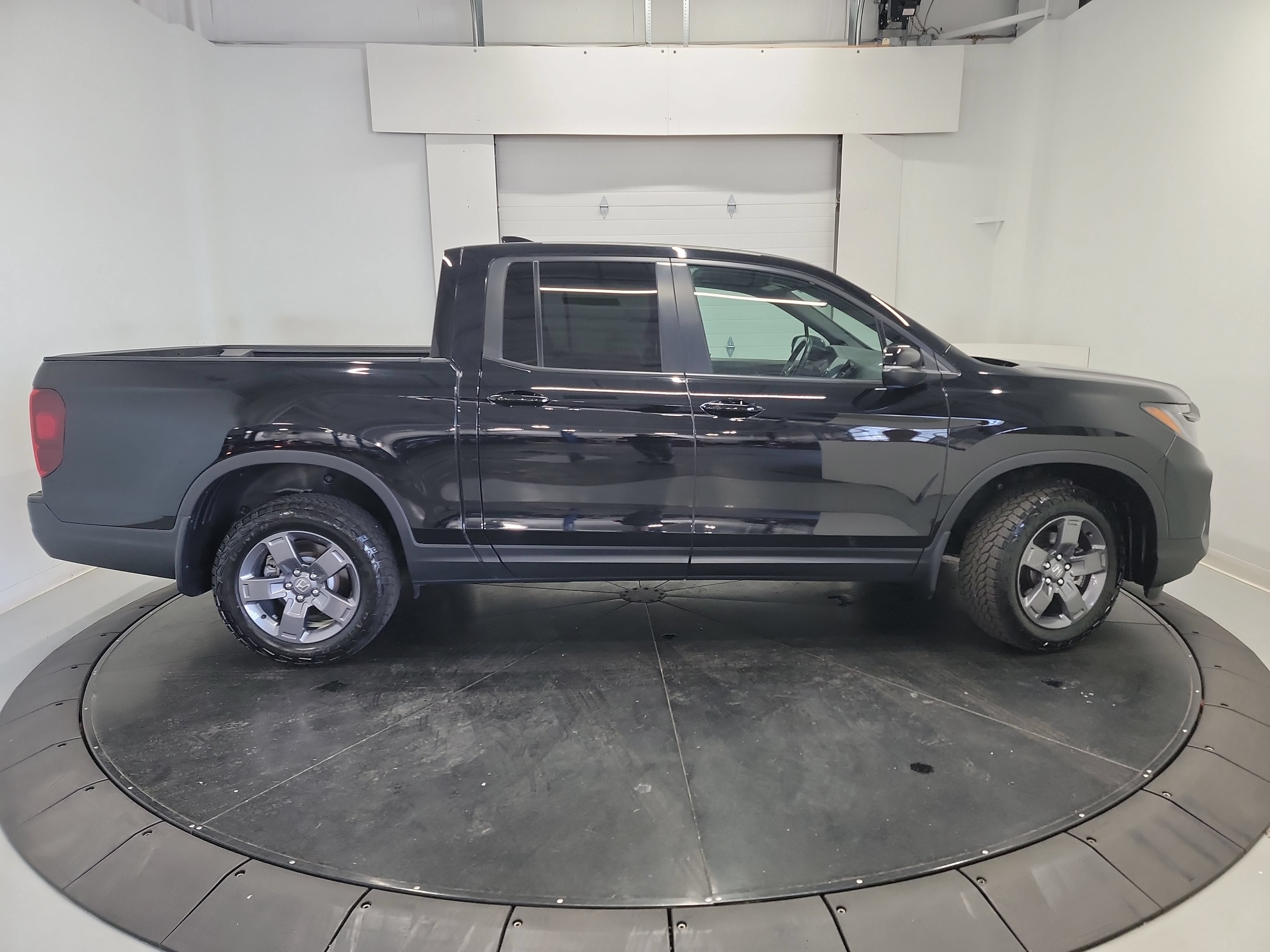 Used 2025 Honda Ridgeline TrailSport image 11