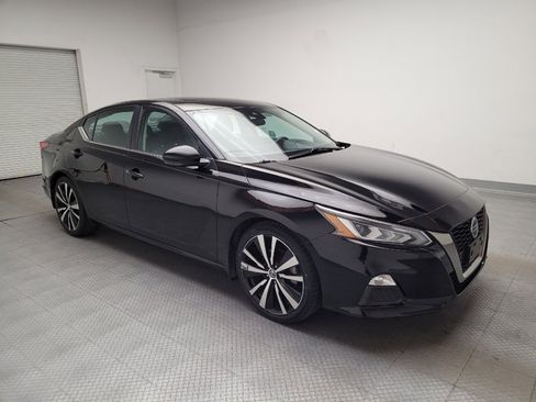 Used 2020 Nissan Altima 2.5 SR w/ Premium Package image 11