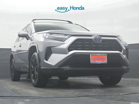 Used 2024 Toyota RAV4 SE image 28