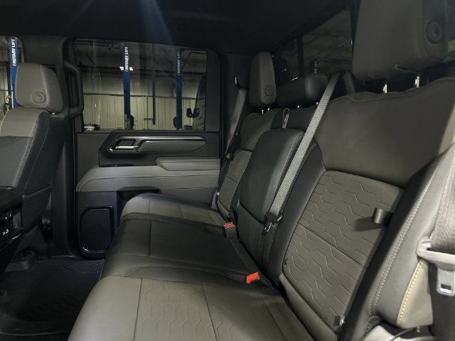 Used 2025 Chevrolet Silverado 2500 ZR2 w/ Technology Package AWD/4WD image 30