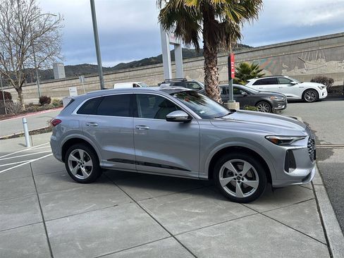 Used 2025 Audi Q5 Premium Plus w/ Premium Plus image 5