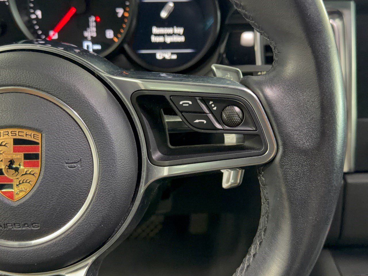 Used 2018 Porsche Macan AWD/4WD image 19