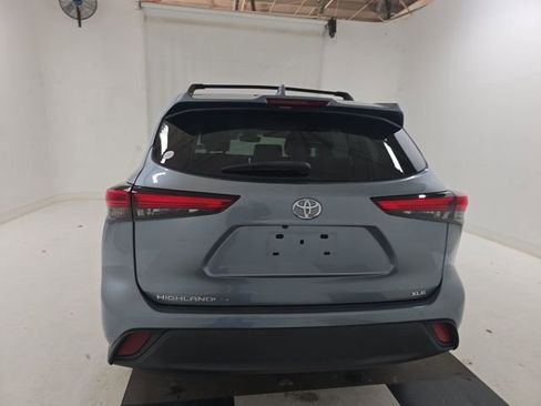 Used 2020 Toyota Highlander XLE image 4