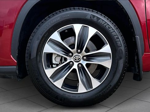 Used 2021 Toyota Highlander XLE image 10