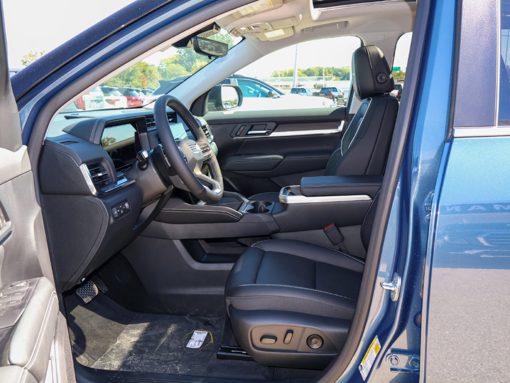 New 2027 GMC Terrain Denali w/ LPO, Black Badging Package AWD/4WD image 7