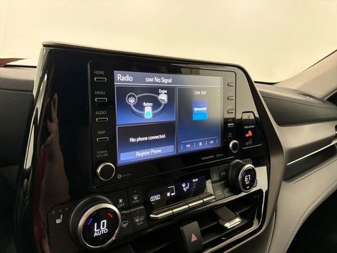 Used 2022 Toyota Highlander XLE AWD/4WD image 26