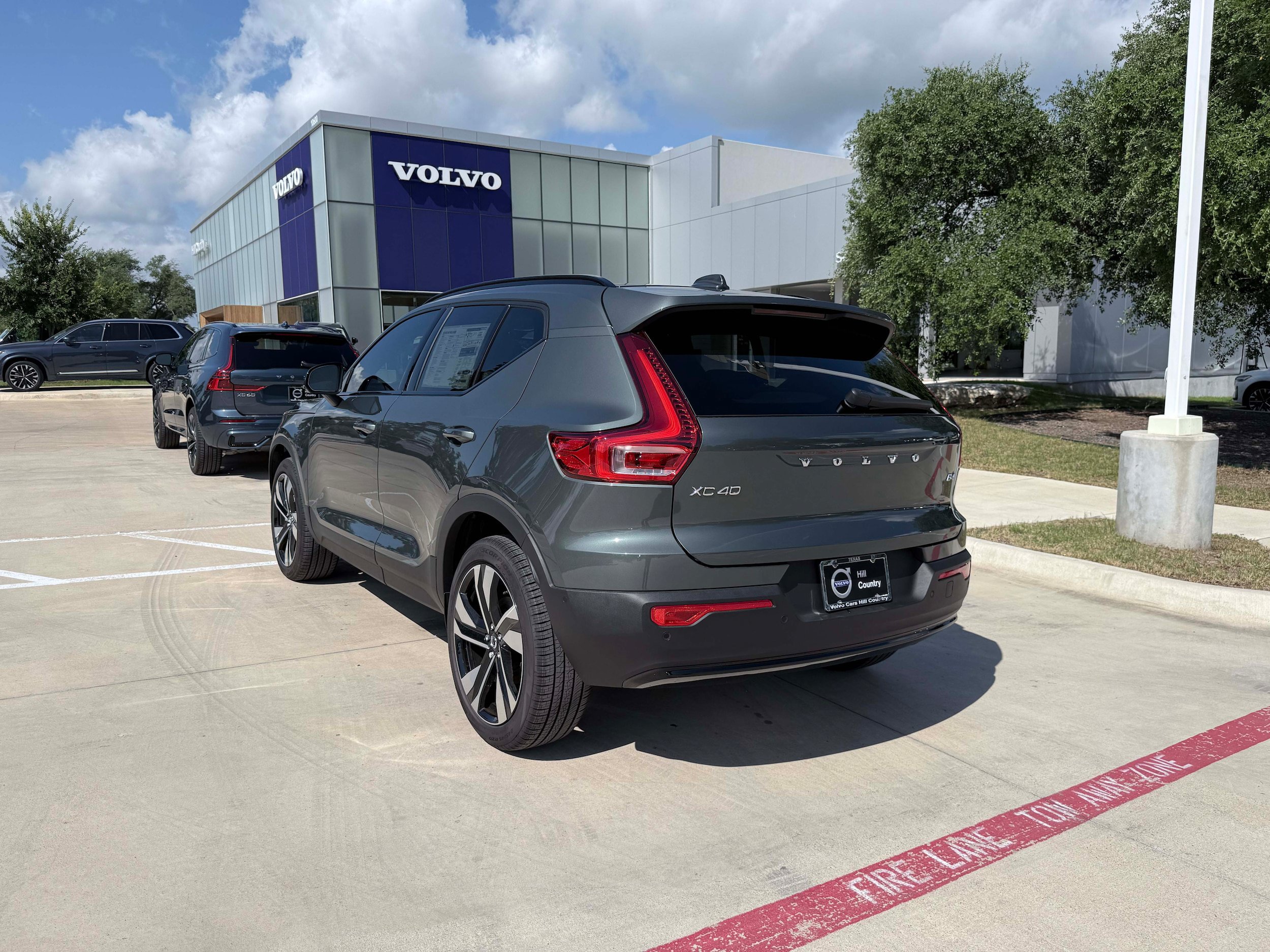 New 2026 Volvo XC40 B4 Plus w/ Protection Package Premier FWD image 4