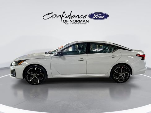 Used 2024 Nissan Altima 2.5 SR FWD image 5