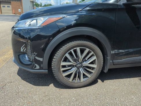 Used 2022 Nissan Kicks SV FWD image 3