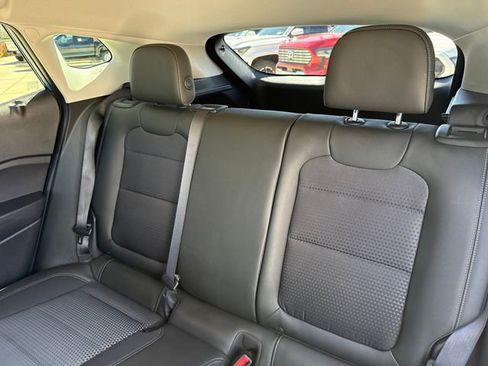 Used 2025 Chevrolet Trax LT image 29