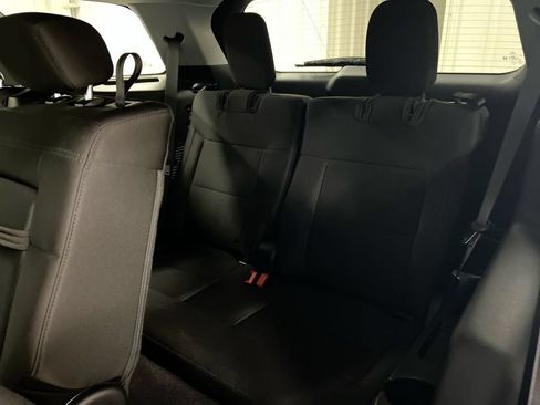 Used 2023 Ford Explorer XLT AWD/4WD image 23