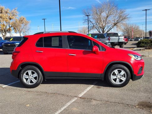 Used 2020 Chevrolet Trax LT w/ LT Convenience Package image 2