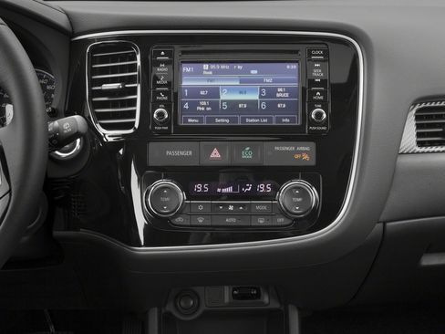 Used 2018 Mitsubishi Outlander ES image 36