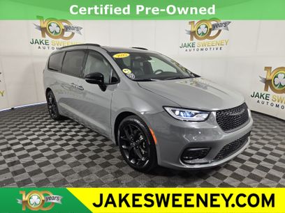 Used 2025 Chrysler Pacifica Limited