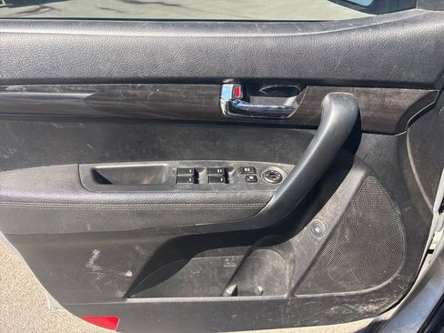 Used 2011 Kia Sorento LX w/ Convenience Pkg image 21