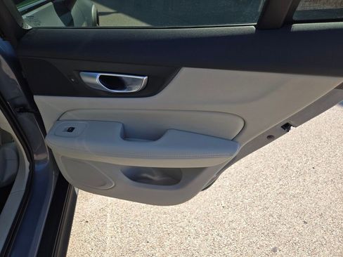 Used 2024 Volvo V60 B5 Cross Country Plus image 10