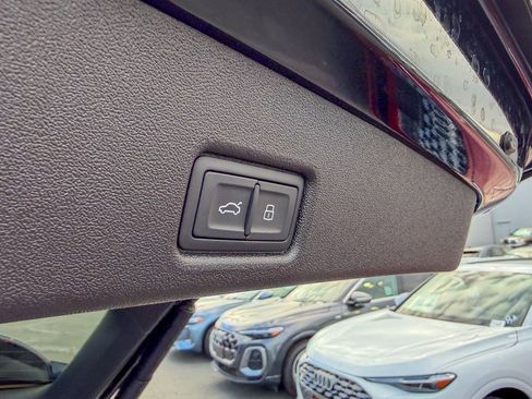New 2025 Audi Q5 2.0T Premium image 25
