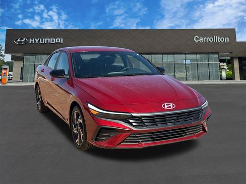 Used 2025 Hyundai Elantra Sport FWD image 3