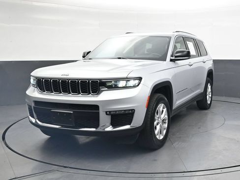 Used 2023 Jeep Grand Cherokee L Limited AWD/4WD image 13