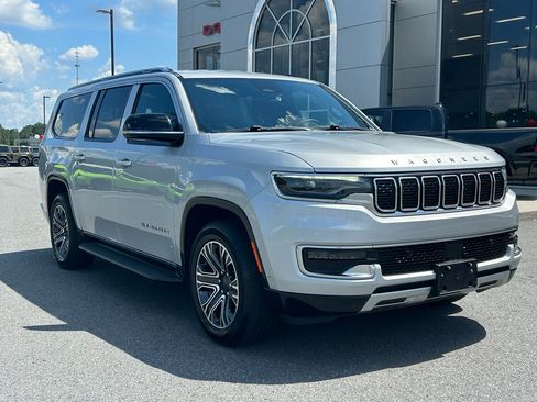 Used 2024 Jeep Wagoneer L Series II image 5