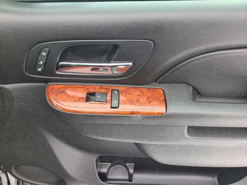 Used 2012 Chevrolet Avalanche LTZ image 20