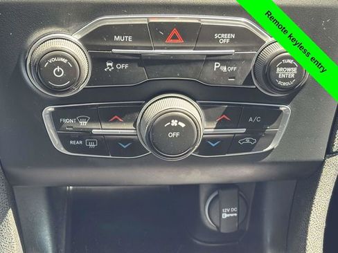 Used 2018 Dodge Charger SXT RWD image 18