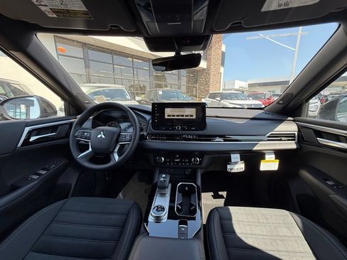 New 2026 Mitsubishi Outlander LE FWD image 19