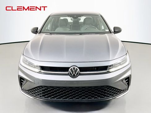 Used 2025 Volkswagen Jetta Sport FWD image 3