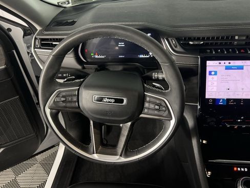 Used 2023 Jeep Grand Cherokee Limited image 15