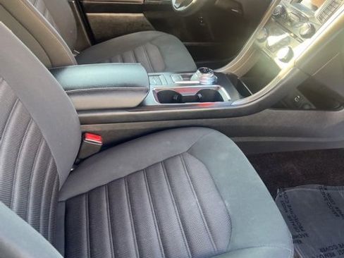 Used 2017 Ford Fusion SE image 5