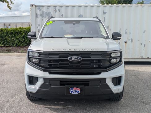 Used 2025 Ford Expedition Active RWD image 9