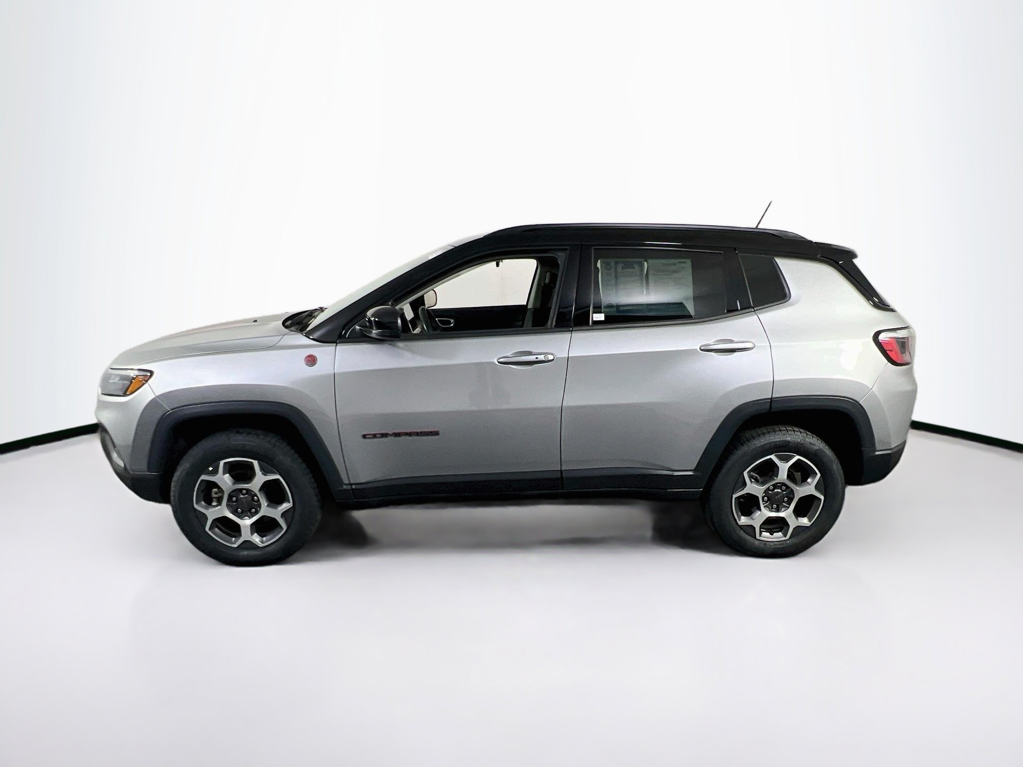 Used 2022 Jeep Compass Trailhawk AWD/4WD image 8
