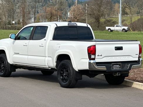 Used 2019 Toyota Tacoma SR5 AWD/4WD image 5