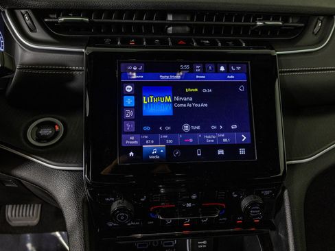 New 2025 Jeep Grand Cherokee L Altitude image 20