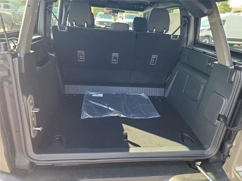 New 2025 Ford Bronco 4-Door AWD/4WD image 19