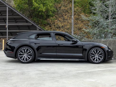 Certified 2022 Porsche Taycan 4 Cross Turismo AWD/4WD image 12