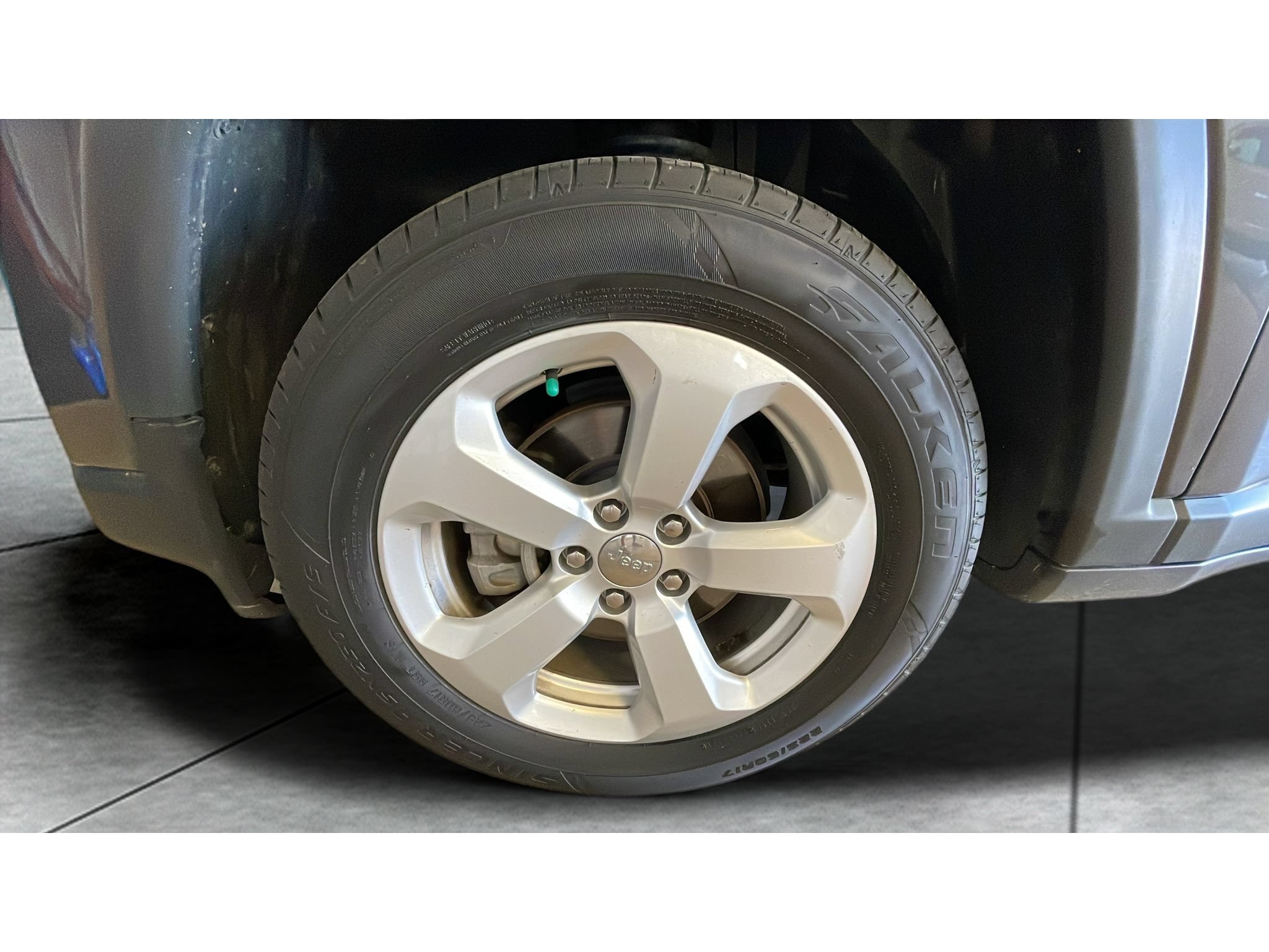 Used 2018 Jeep Compass Latitude w/ Popular Equipment Group AWD/4WD image 19