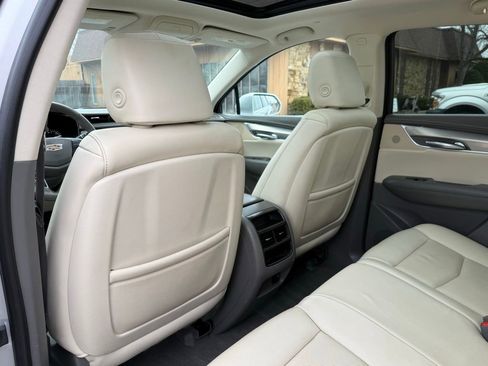 Used 2018 Cadillac XT5 Luxury w/ Driver Awareness Package image 18