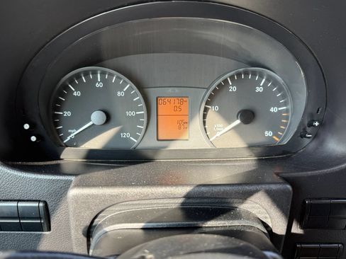 Used 2015 Freightliner Sprinter 2500 w/ Additional Battery Package RWD image 8