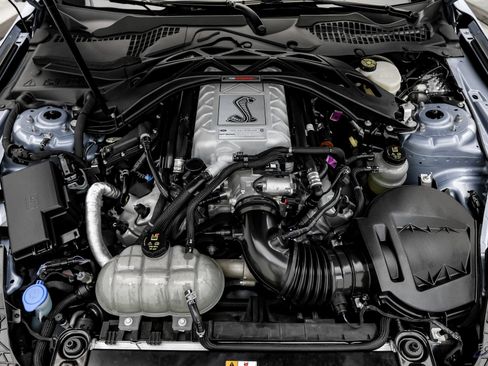 Used 2022 Ford Mustang Shelby GT500 w/ Carbon Fiber Track Pack RWD image 4